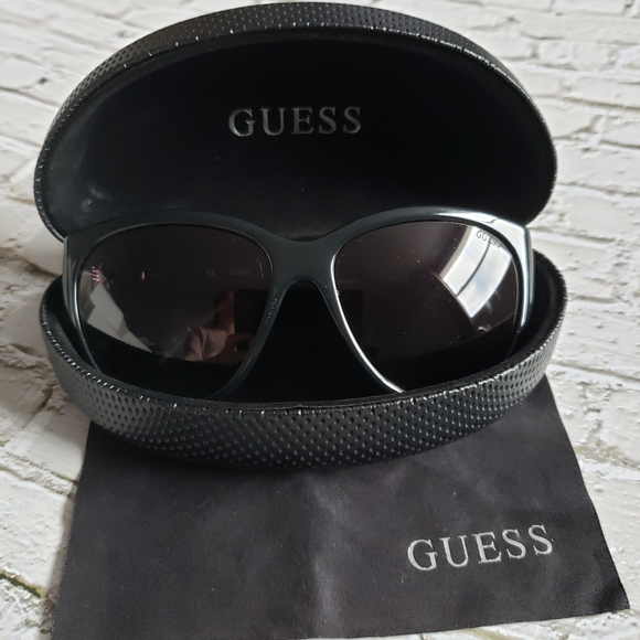 NWOT Guess Polarized Designer Sunglasses w/ Hard Case - Picture 9 of 11